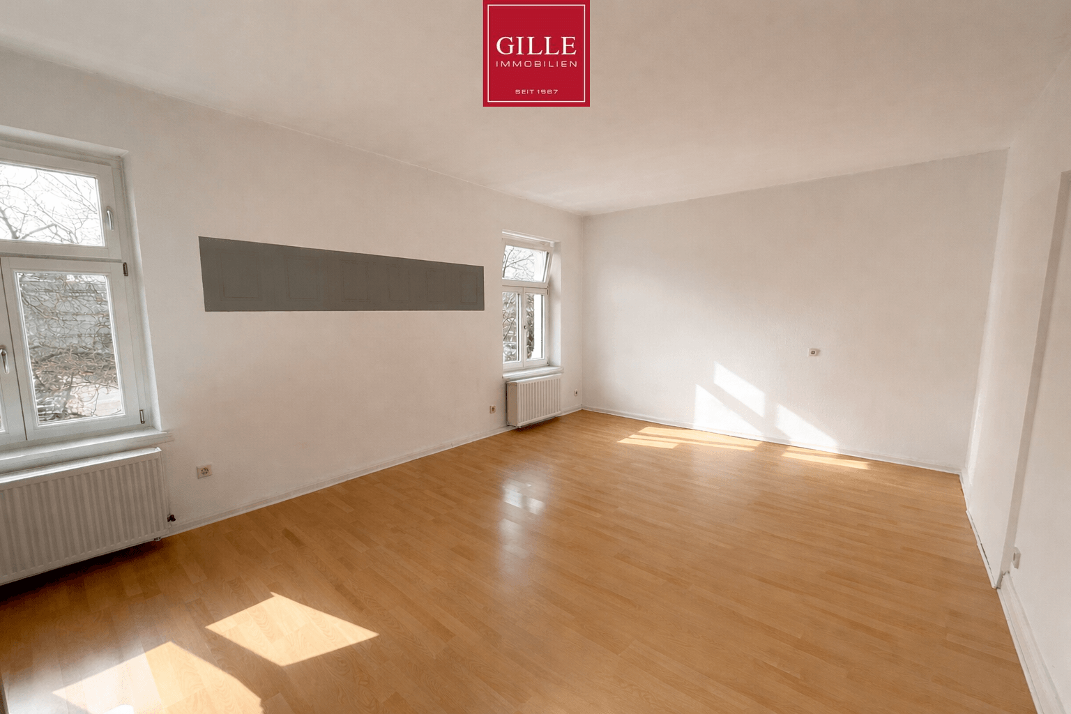 Charmante und außergewöhnliche 6-Zimmer-Altbauwohnung über 2 Etagen mit großzügiger Dachterrasse